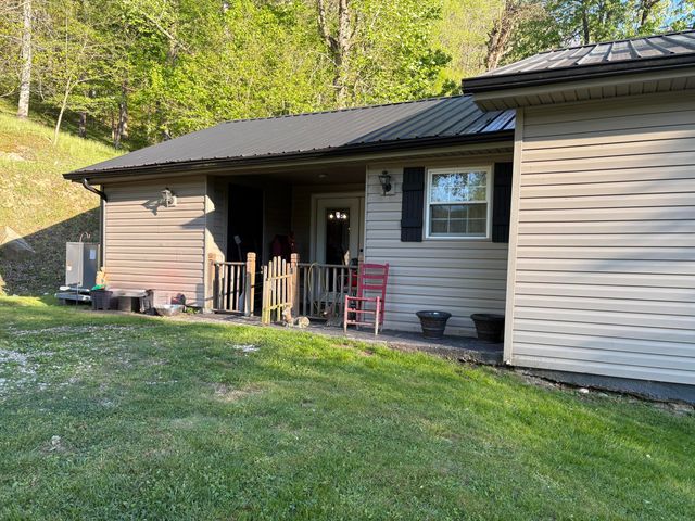 8515 State Highway 223, Flat Lick, KY 40935