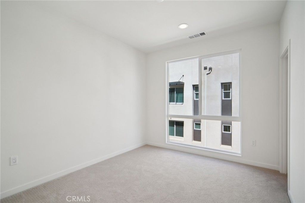 Image 11 of property listing at 152 Balsawood, Tustin, CA 92780