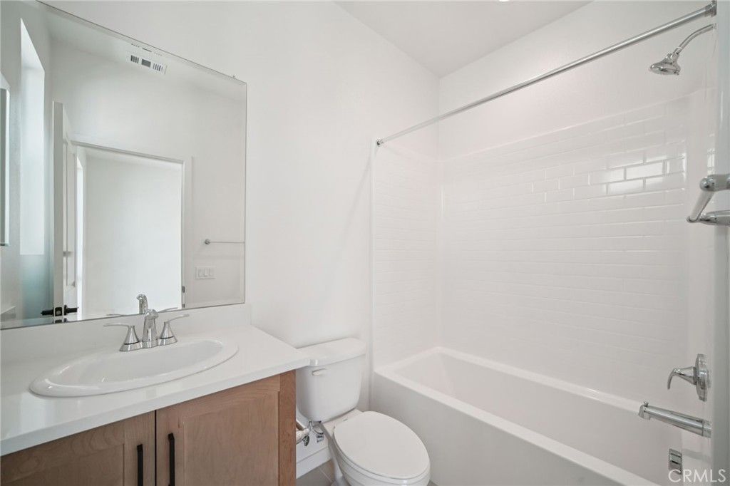 Image 14 of property listing at 152 Balsawood, Tustin, CA 92780