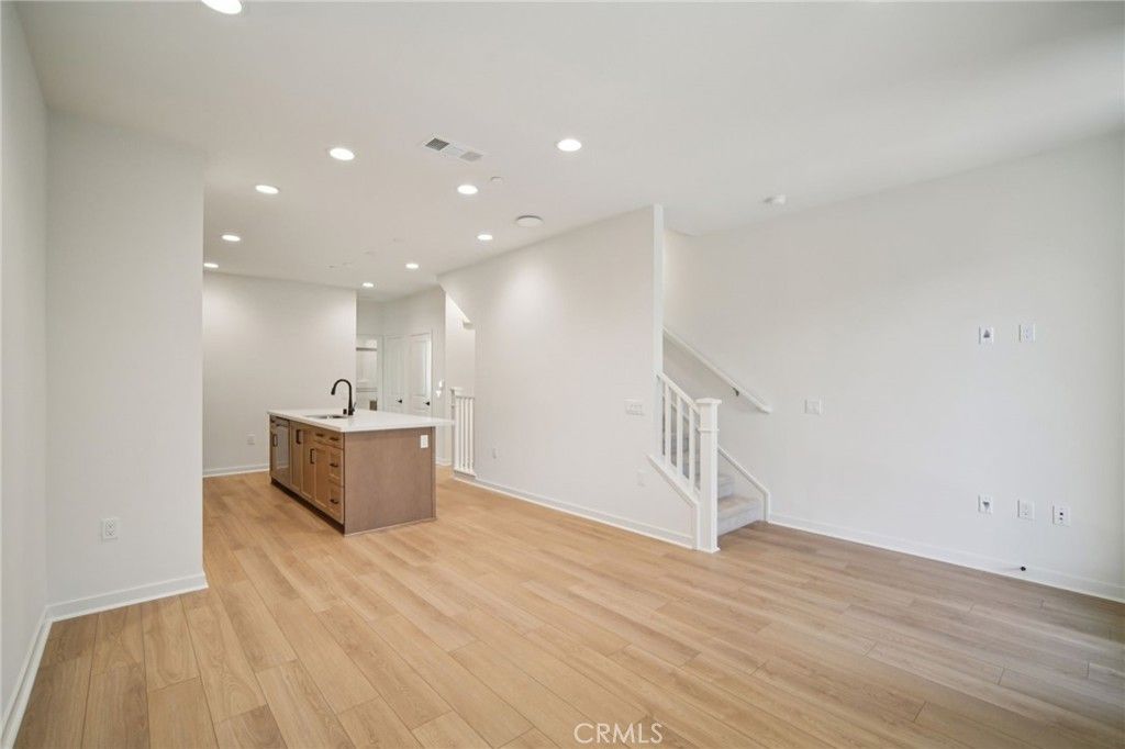 Image 7 of property listing at 152 Balsawood, Tustin, CA 92780