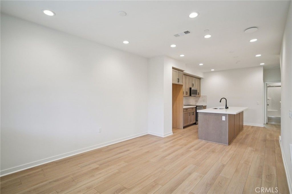 Image 8 of property listing at 152 Balsawood, Tustin, CA 92780