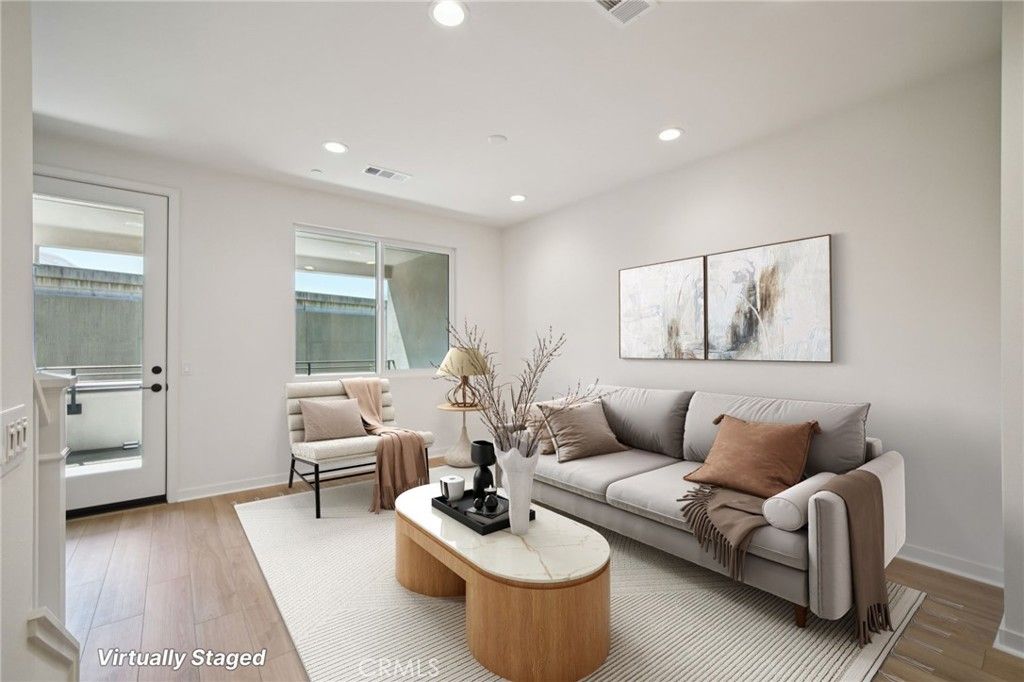 Image 9 of property listing at 152 Balsawood, Tustin, CA 92780