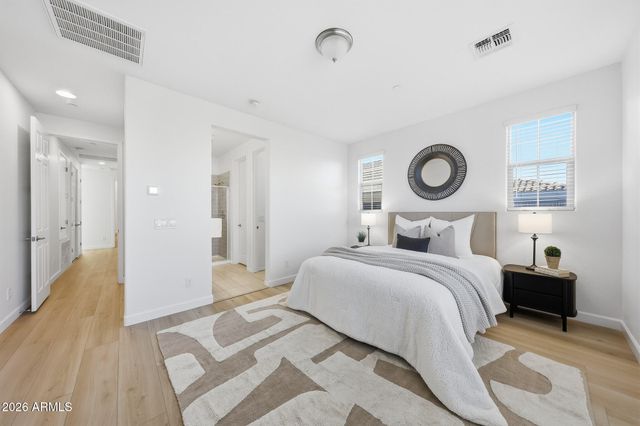 1696 E BRIDGEPORT Parkway, Gilbert, AZ 85295