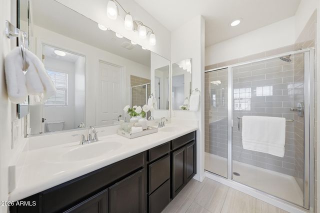 1696 E BRIDGEPORT Parkway, Gilbert, AZ 85295