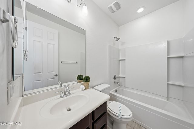 1696 E BRIDGEPORT Parkway, Gilbert, AZ 85295