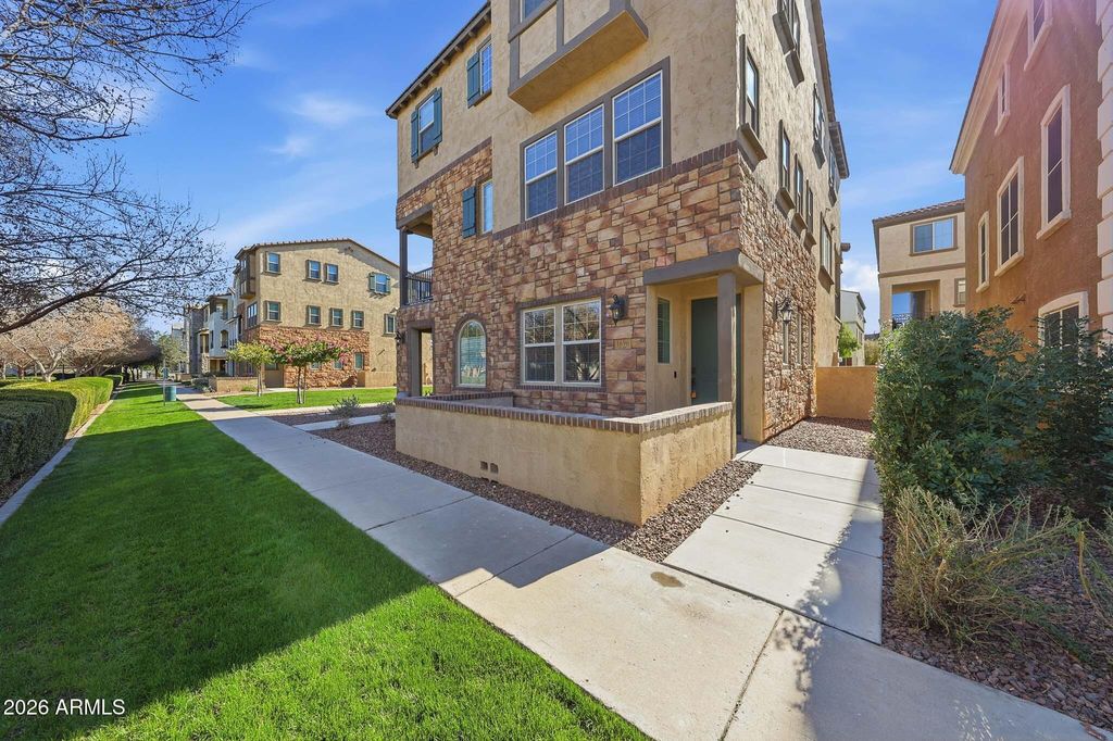 1696 E BRIDGEPORT Parkway, Gilbert, AZ 85295