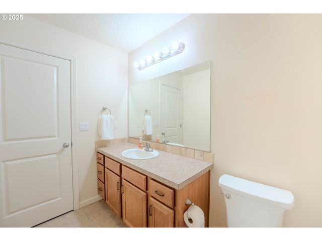 2514 BAINES Blvd, Hubbard, OR 97032