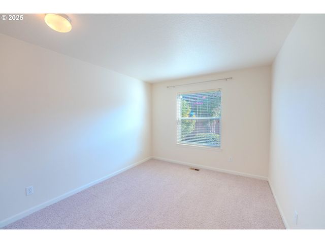 2514 BAINES Blvd, Hubbard, OR 97032