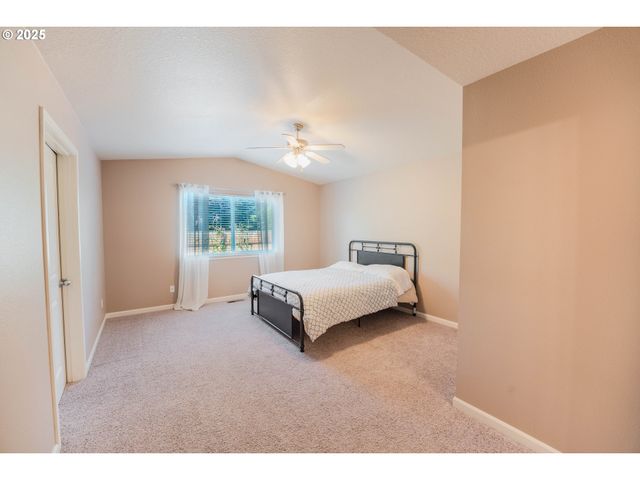 2514 BAINES Blvd, Hubbard, OR 97032