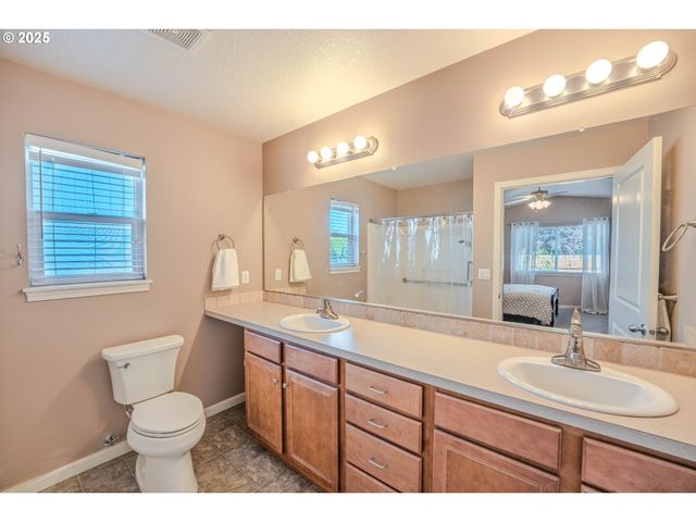 2514 BAINES Blvd, Hubbard, OR 97032