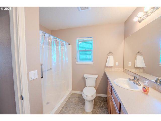 2514 BAINES Blvd, Hubbard, OR 97032