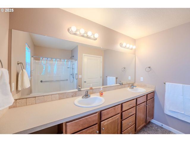 2514 BAINES Blvd, Hubbard, OR 97032