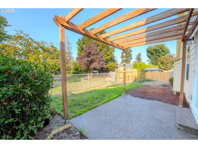 2514 BAINES Blvd, Hubbard, OR 97032