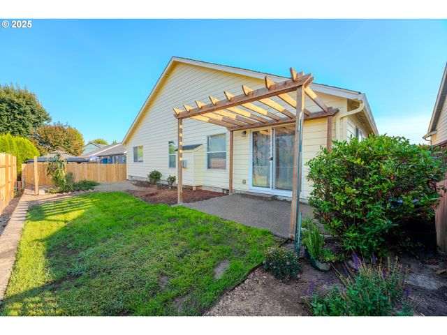 2514 BAINES Blvd, Hubbard, OR 97032