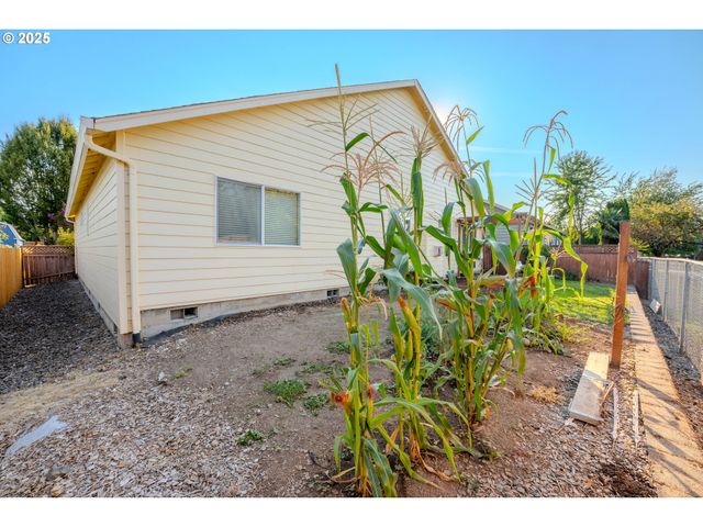 2514 BAINES Blvd, Hubbard, OR 97032