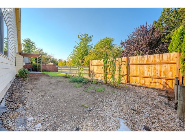 2514 BAINES Blvd, Hubbard, OR 97032