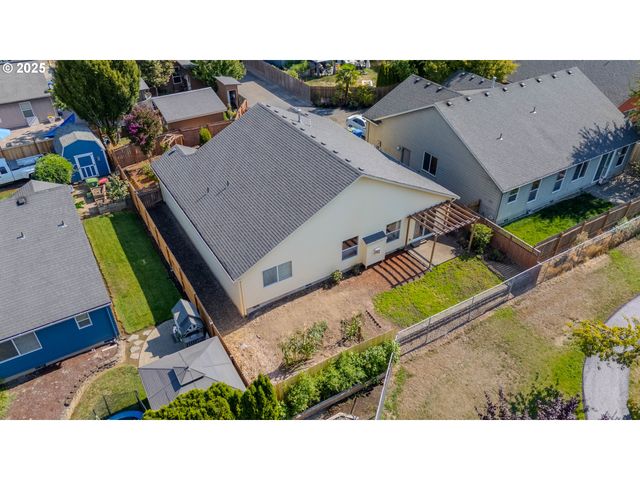 2514 BAINES Blvd, Hubbard, OR 97032