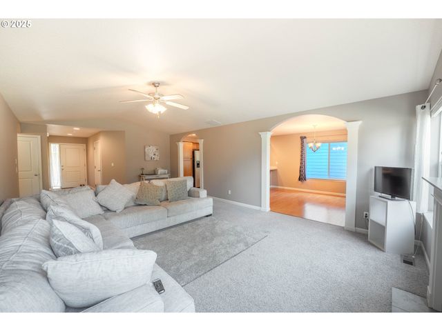 2514 BAINES Blvd, Hubbard, OR 97032