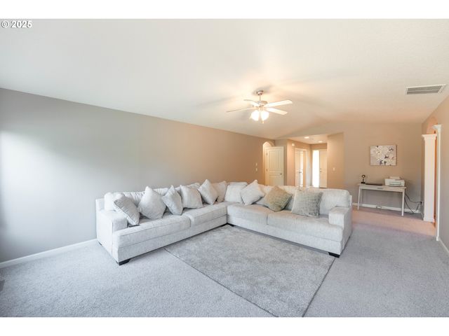 2514 BAINES Blvd, Hubbard, OR 97032