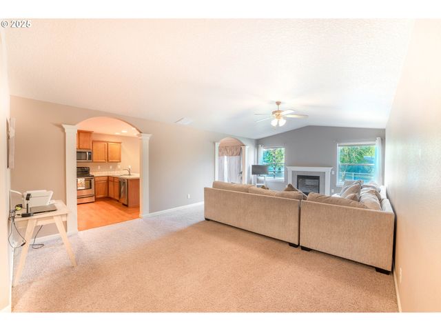 2514 BAINES Blvd, Hubbard, OR 97032