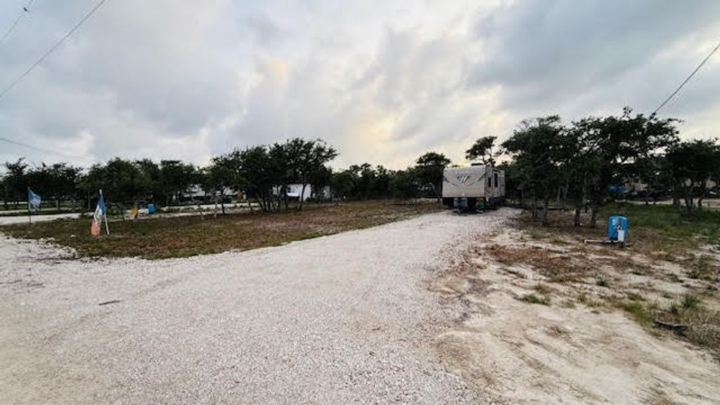 1403 Dallas St, Rockport, TX 78382 — exterior