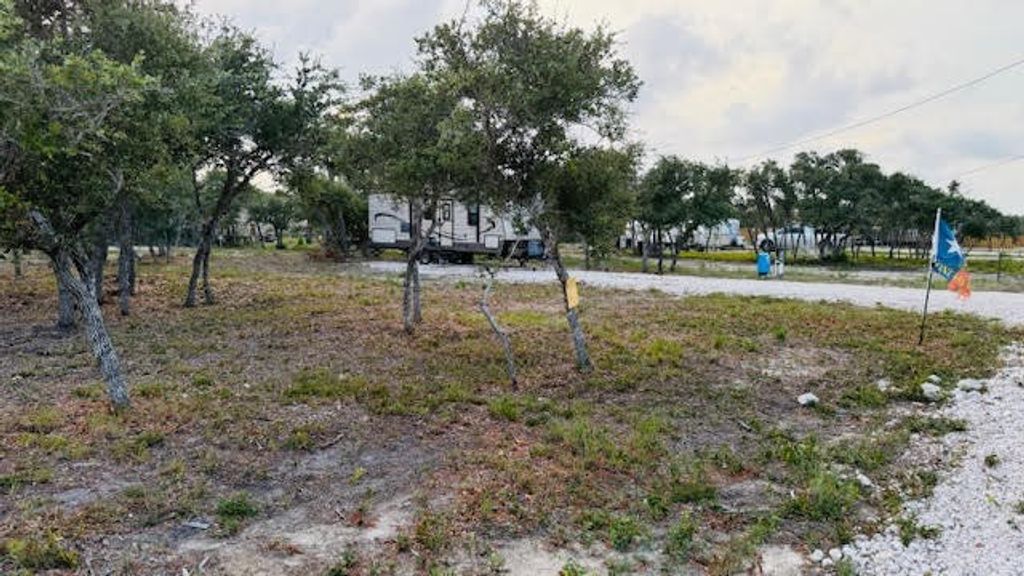 1403 Dallas St, Rockport, TX 78382 — photo 3
