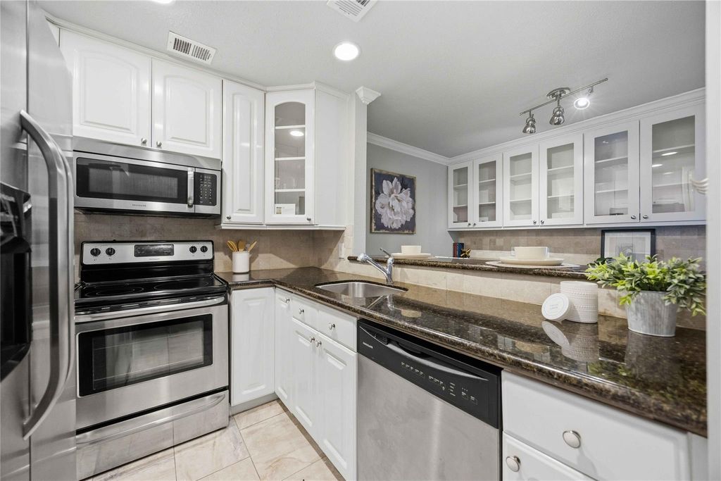 3600 Montrose Boulevard 304, Houston, TX 77006