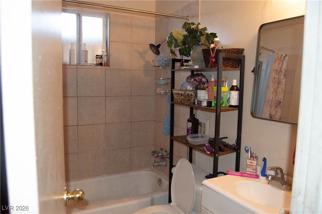 1905 West McDonald Avenue, North Las Vegas, NV 89032