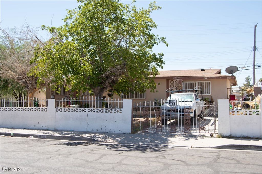 1905 West McDonald Avenue, North Las Vegas, NV 89032
