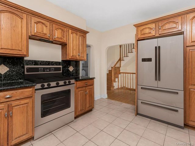 4004 Rombouts Avenue, Bronx, NY 10466