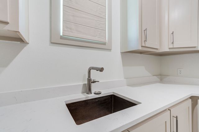 612 N 9th Street, Wolfforth, TX 79382