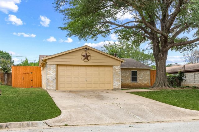 301 Hallmark Drive, Arlington, TX 76011