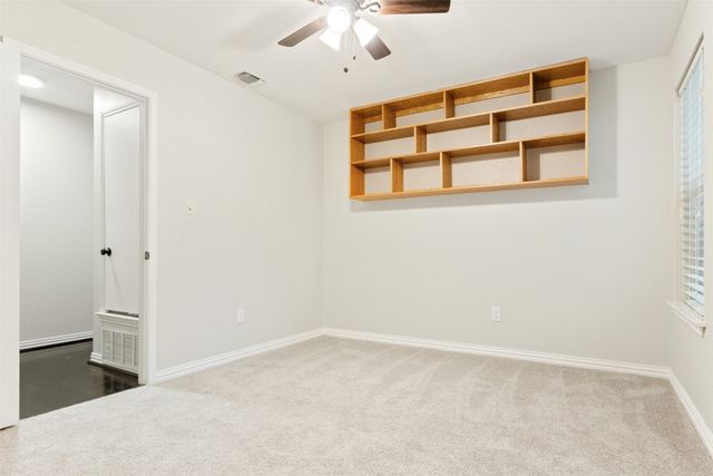 301 Hallmark Drive, Arlington, TX 76011