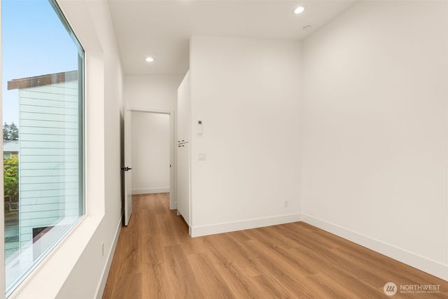 9215 B 12th Avenue NE, Seattle, WA 98115