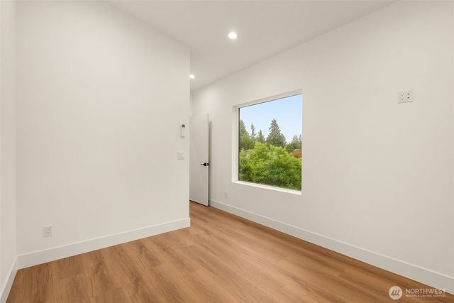 9215 B 12th Avenue NE, Seattle, WA 98115