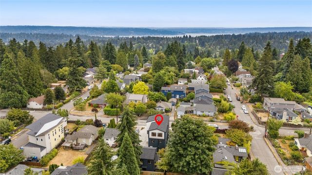 9215 B 12th Avenue NE, Seattle, WA 98115