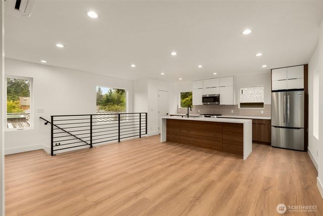 9215 B 12th Avenue NE, Seattle, WA 98115