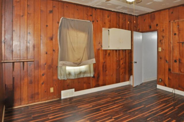 2401 Maple Street, Des Moines, IA 50317