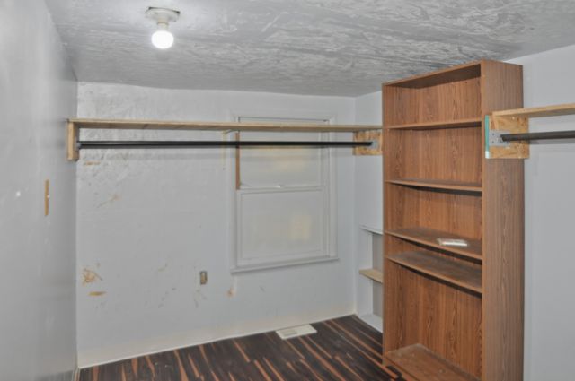 2401 Maple Street, Des Moines, IA 50317