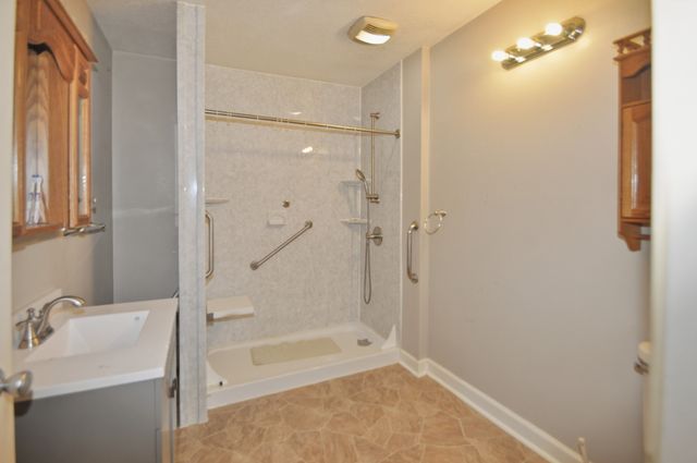 2401 Maple Street, Des Moines, IA 50317