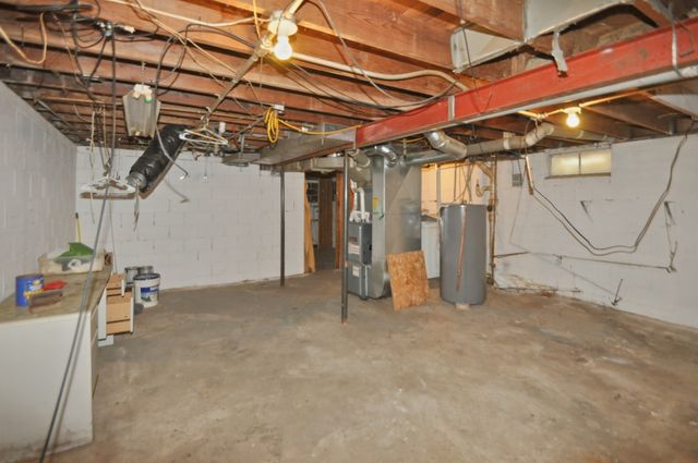 2401 Maple Street, Des Moines, IA 50317