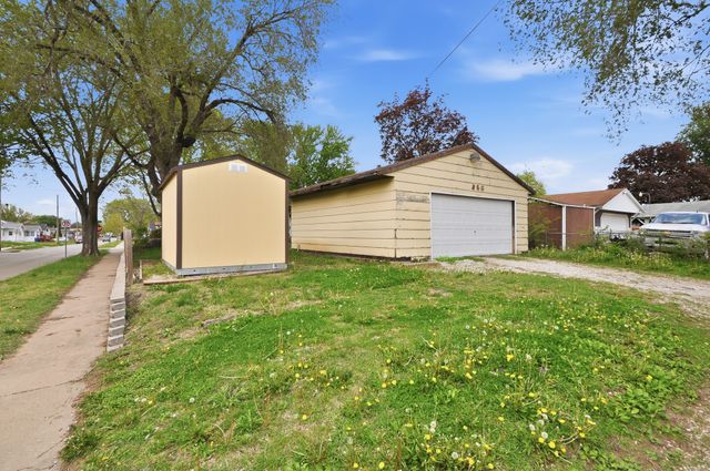 2401 Maple Street, Des Moines, IA 50317
