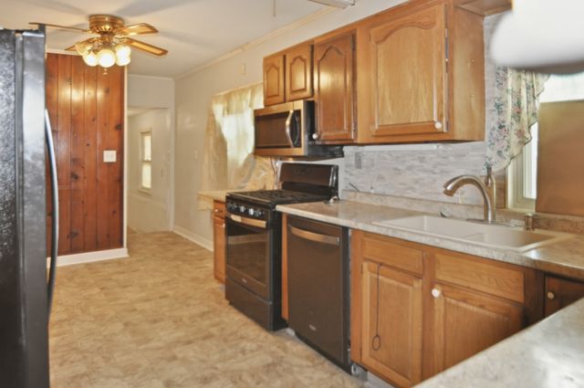 2401 Maple Street, Des Moines, IA 50317