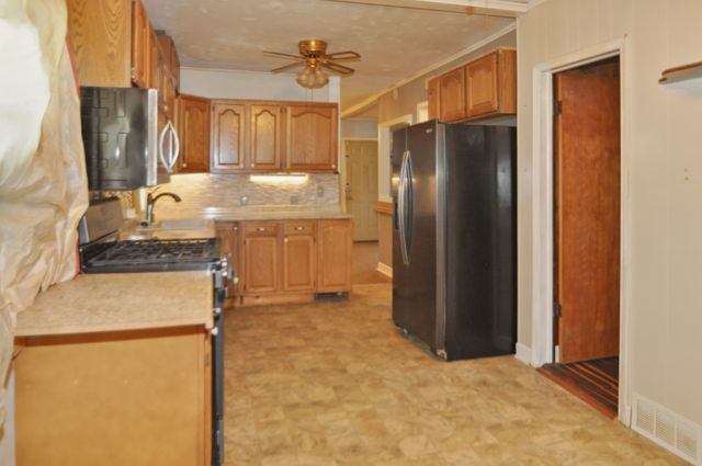 2401 Maple Street, Des Moines, IA 50317