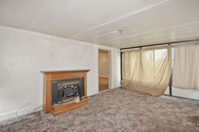 2401 Maple Street, Des Moines, IA 50317