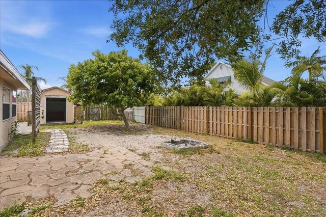 620 SARABAY ROAD, Osprey, FL 34229