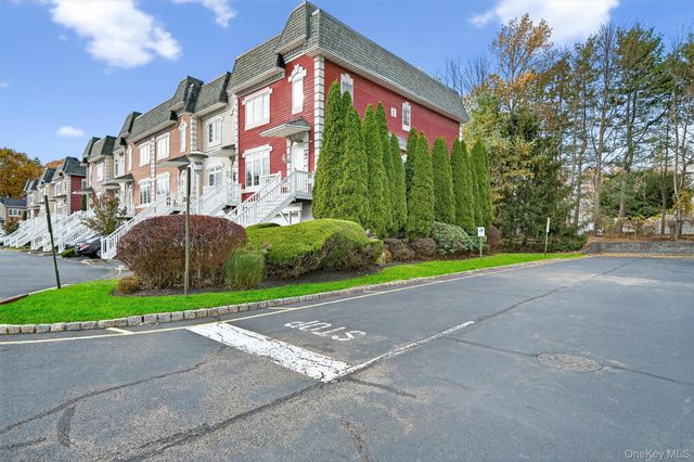 34 Alexander Court, Nanuet, NY 10954