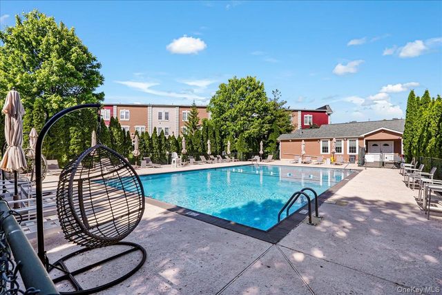 34 Alexander Court, Nanuet, NY 10954