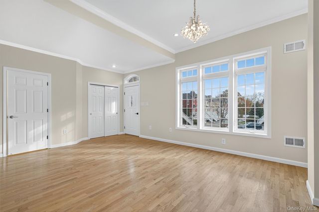 34 Alexander Court, Nanuet, NY 10954