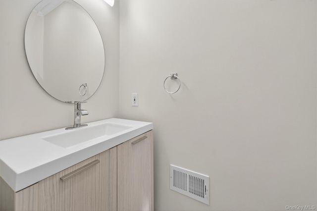 34 Alexander Court, Nanuet, NY 10954